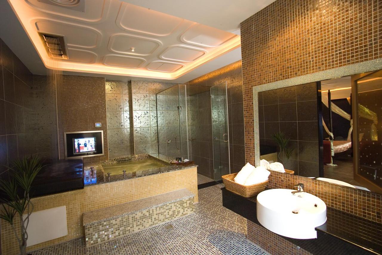 Chateau Motel&Spa Kaohsiung Extérieur photo