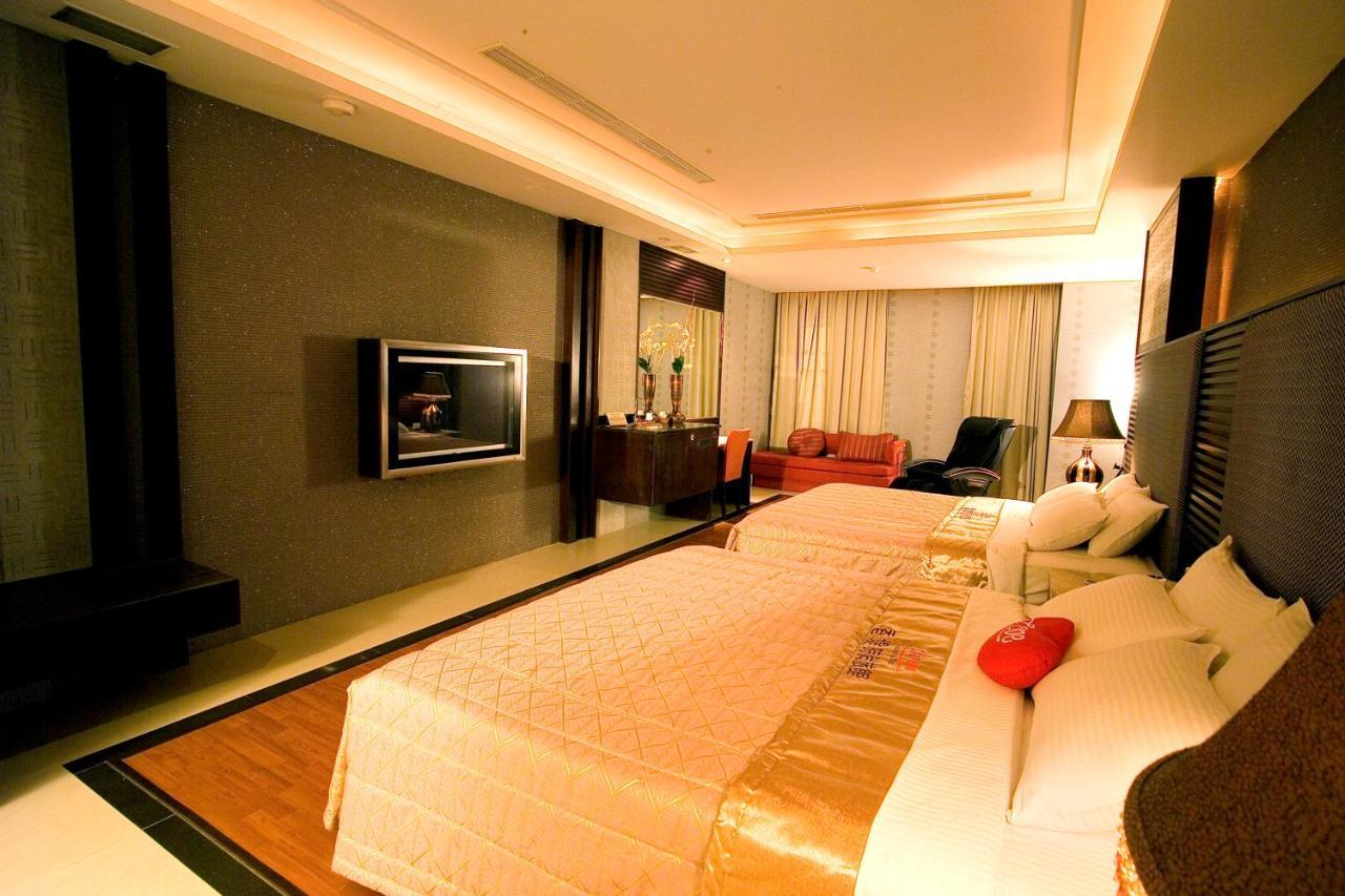 Chateau Motel&Spa Kaohsiung Extérieur photo
