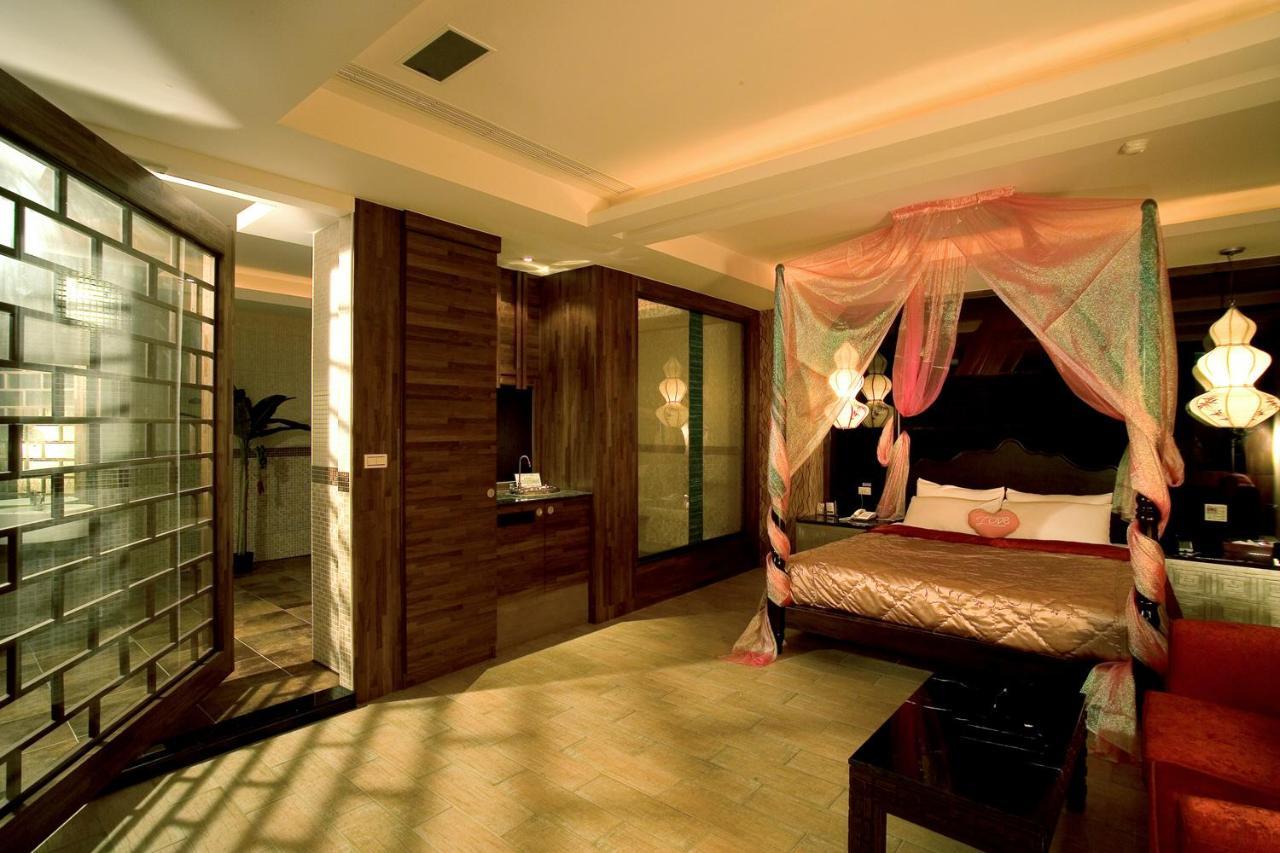 Chateau Motel&Spa Kaohsiung Extérieur photo