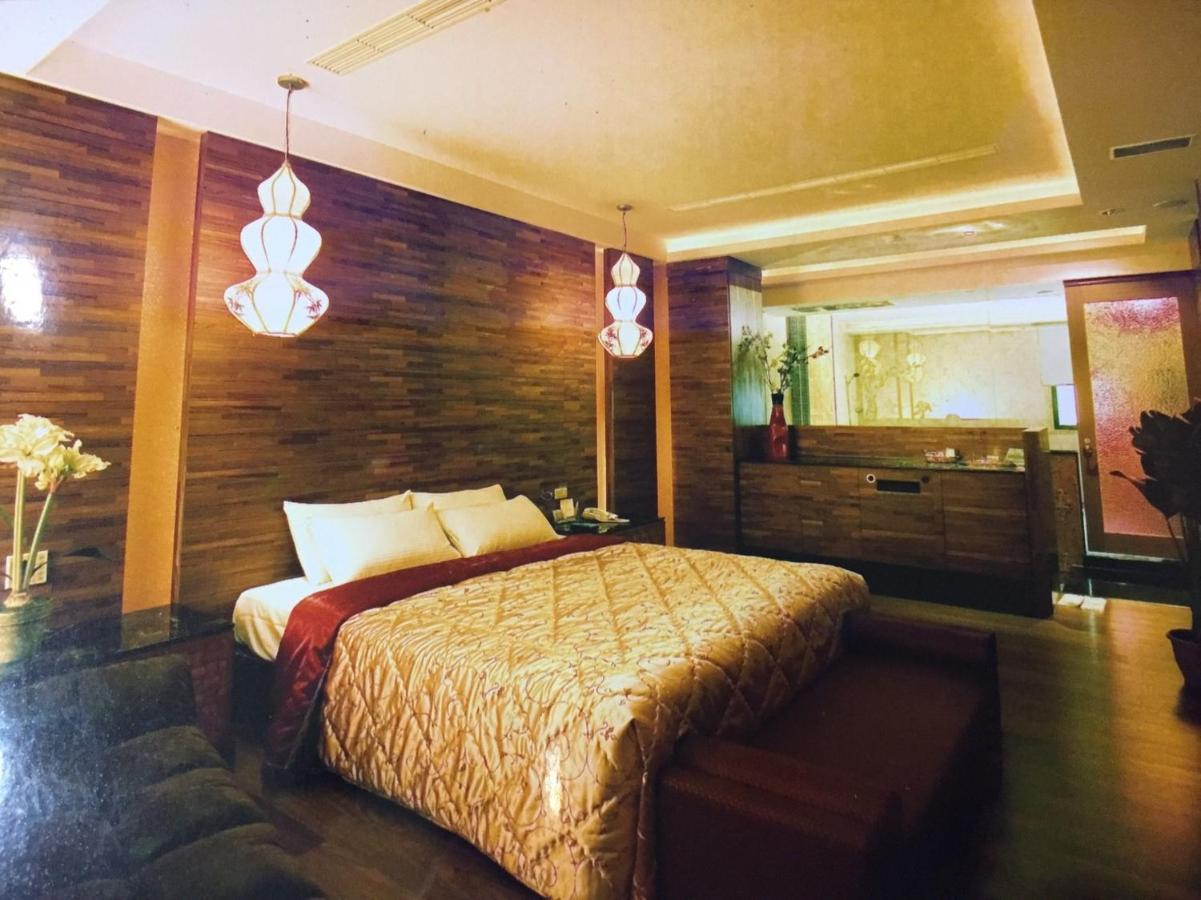 Chateau Motel&Spa Kaohsiung Extérieur photo